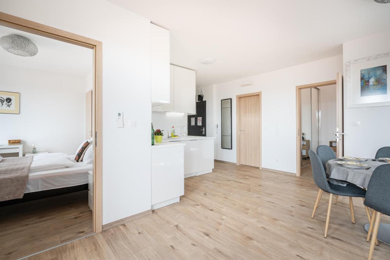 Sunset Towers Apartment *