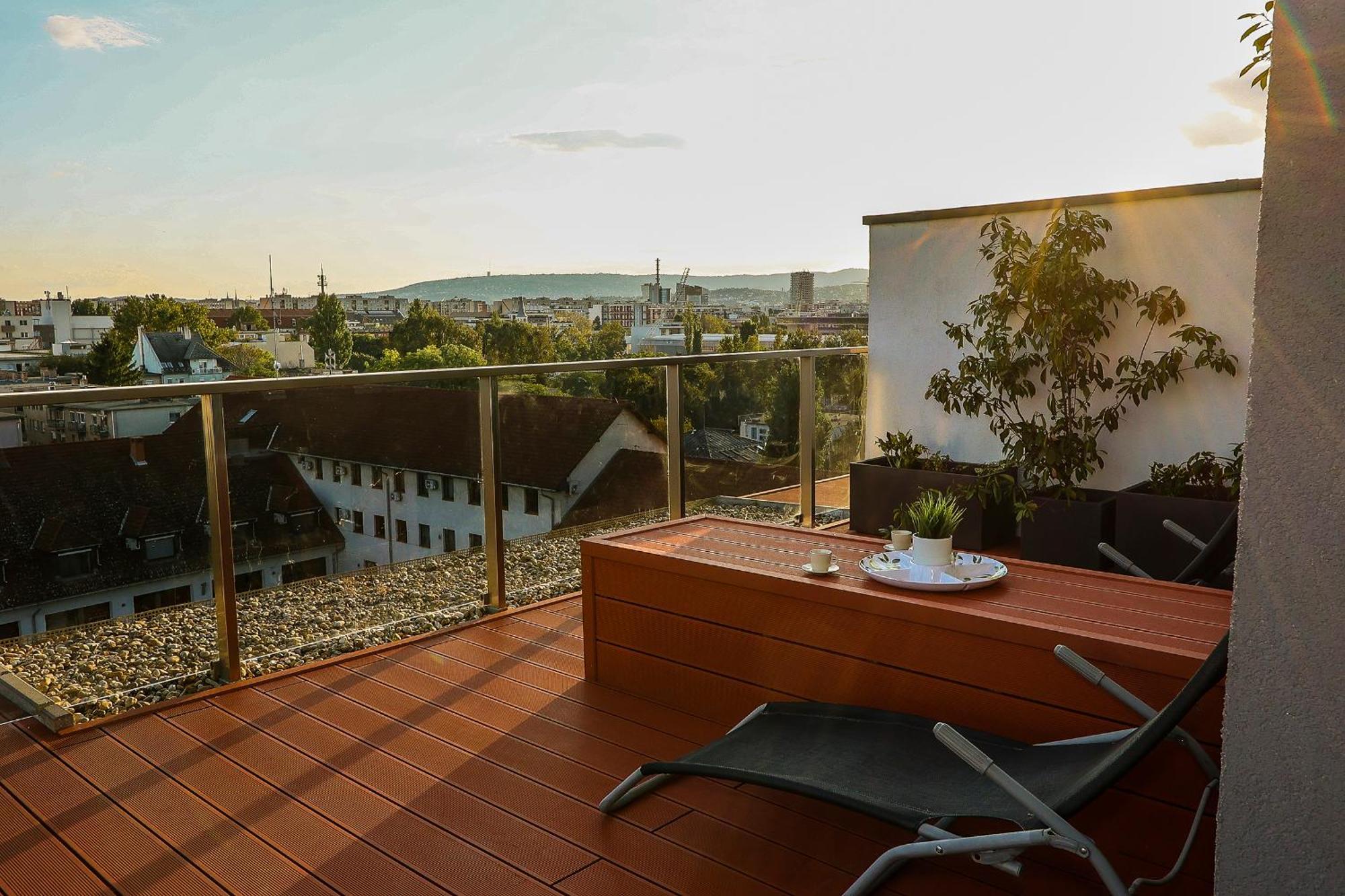 Sunset Towers Apartment *